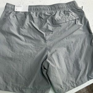 AE Men’s 24/7 Trekker 5.5” short M new with tags